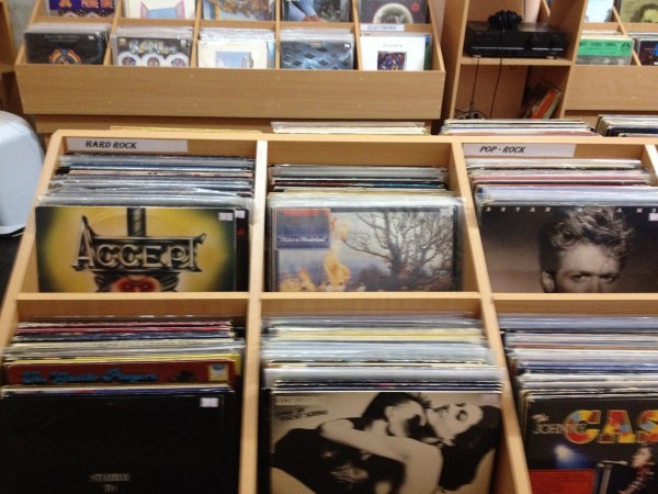 Povestea primului magazin de viniluri din Cluj!
