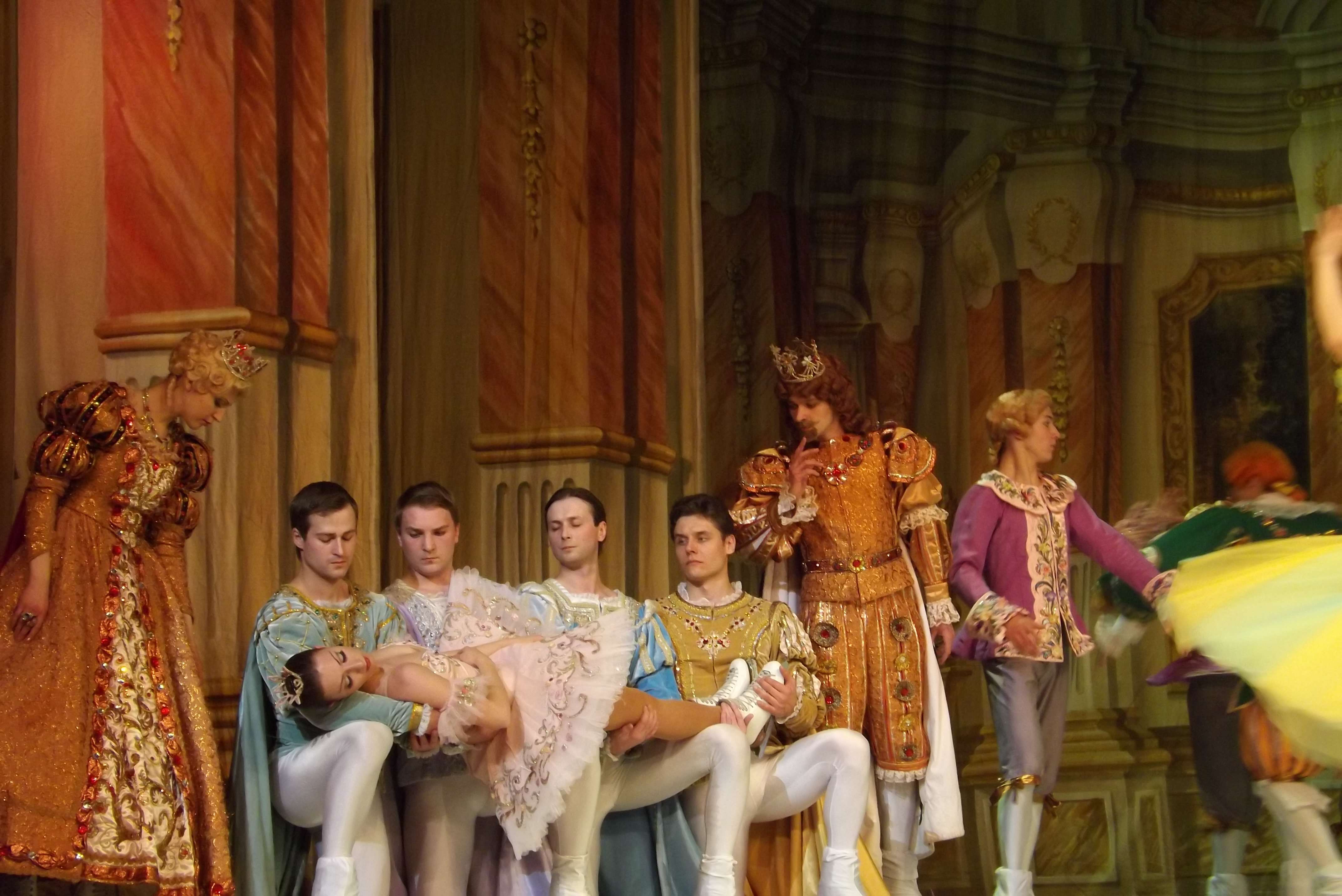 VIDEO Frumoasa din pădurea adormită – balerinii ruși au dansat spectaculos pe scena Teatrului