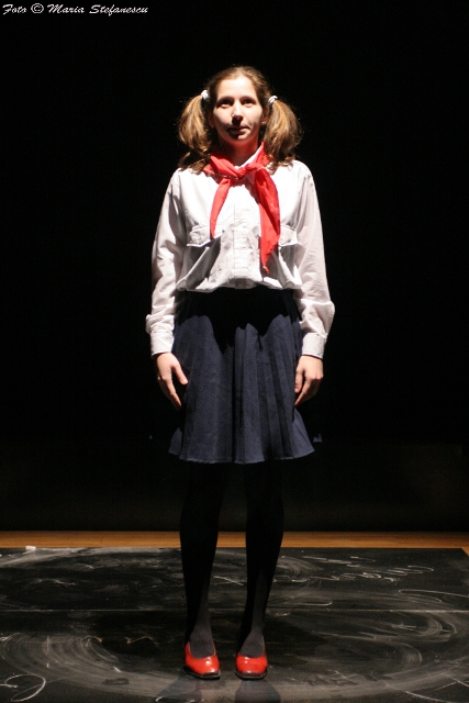 21.10 Spectacol: Amalia respira adanc