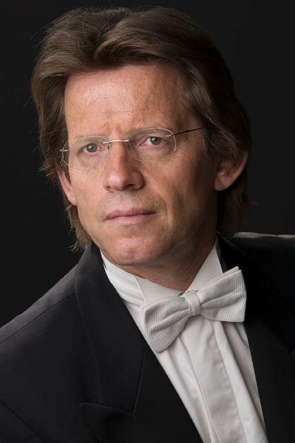 4.04 Concert Theo Wolters – un dirijor olandez pentru muzică de Mozart