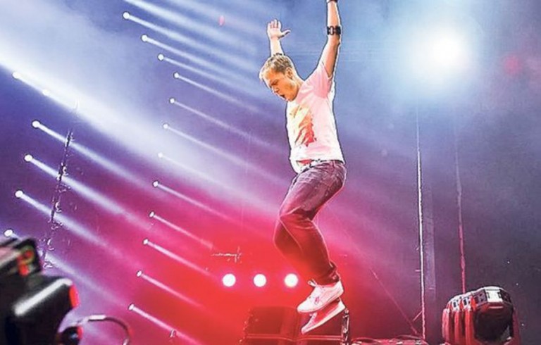 06.08 Armin van Buuren revine la Untold