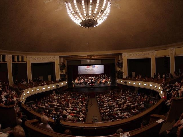 05.01 Piesa de teatru: Galoși