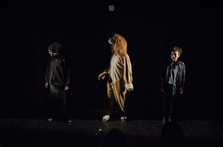 04.03 Piesa de teatru: Nu cred că o să îmi treacă vreodată