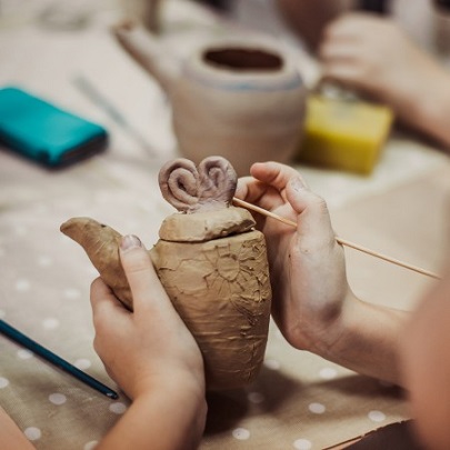 13.09 Atelier de ceramica pentru copii: Paunul cel albastru