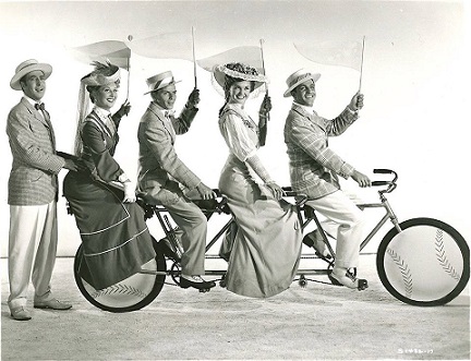 4.08 Minimaraton cu bicicleta: Skirtbike
