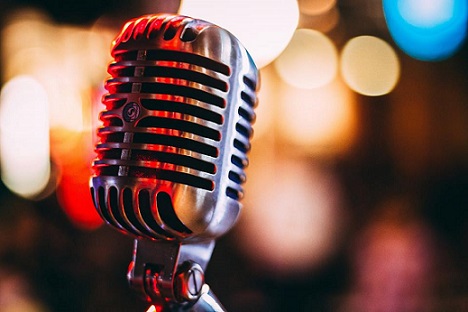 2.11 Seară de muzică live cu Paula Rad
