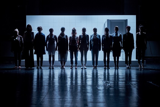 20.02 Spectacol: Feminin