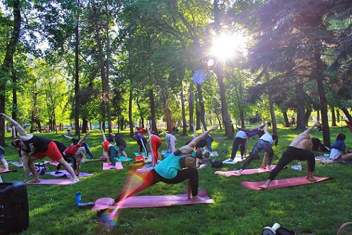 27.05 Yoga in the Park