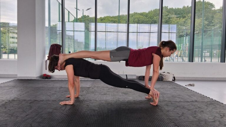 15.08 Acro-yoga pentru incepatori