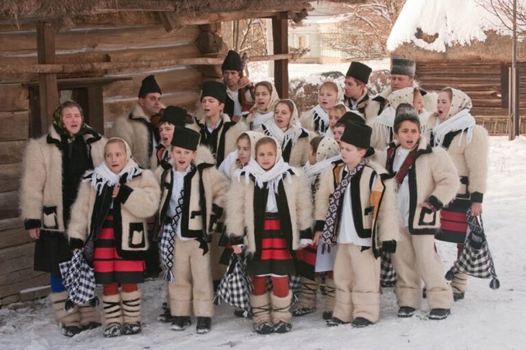 13.12 Sară de colinde, folclor și tradiții maramureșene